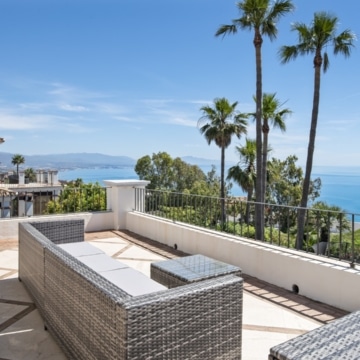 Beautiful 4-Bedroom Villa within the exclusive hillside community of La Paloma, Manilva Picture 12