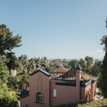 Traditional Andalusian style villa in a secure gated community in El Rosario, Marbella Picture 36