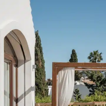 Traditional Andalusian style villa in a secure gated community in El Rosario, Marbella Picture 3