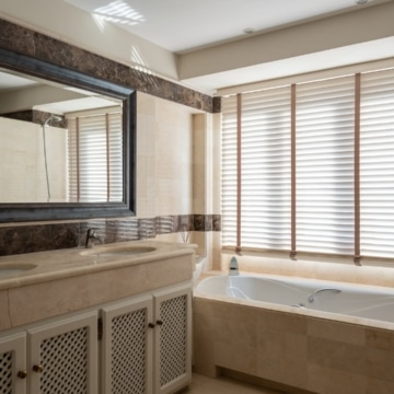 Traditional Andalusian style villa in a secure gated community in El Rosario, Marbella Picture 37