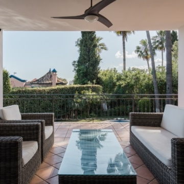 Traditional Andalusian style villa in a secure gated community in El Rosario, Marbella Picture 39