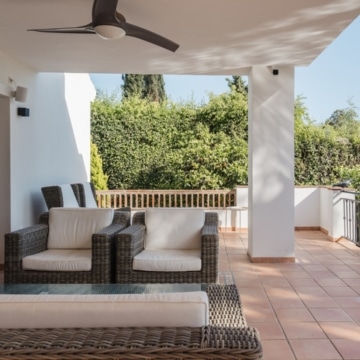 Traditional Andalusian style villa in a secure gated community in El Rosario, Marbella Picture 40