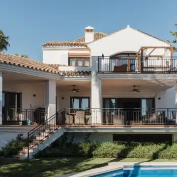Traditional Andalusian style villa in a secure gated community in El Rosario, Marbella Picture 30