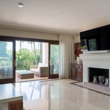 Traditional Andalusian style villa in a secure gated community in El Rosario, Marbella Picture 15