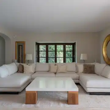 Traditional Andalusian style villa in a secure gated community in El Rosario, Marbella Picture 4
