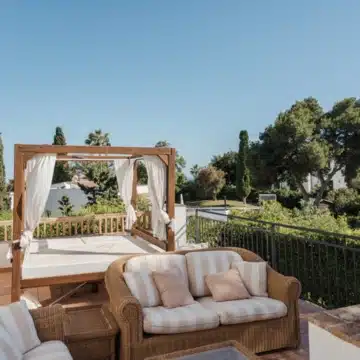 Traditional Andalusian style villa in a secure gated community in El Rosario, Marbella Picture 5