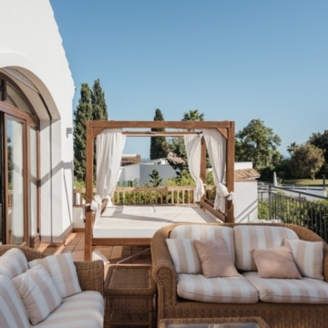 Traditional Andalusian style villa in a secure gated community in El Rosario, Marbella Picture 8