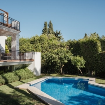 Traditional Andalusian style villa in a secure gated community in El Rosario, Marbella Picture 25