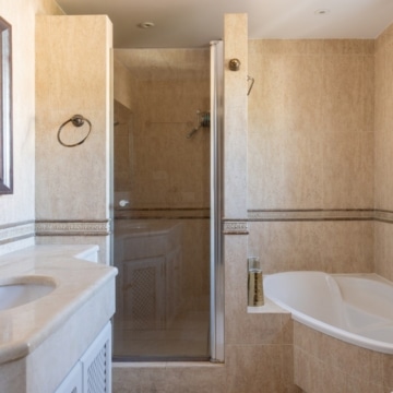 Traditional Andalusian style villa in a secure gated community in El Rosario, Marbella Picture 33