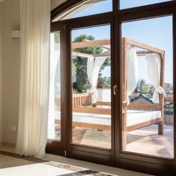 Traditional Andalusian style villa in a secure gated community in El Rosario, Marbella Picture 34