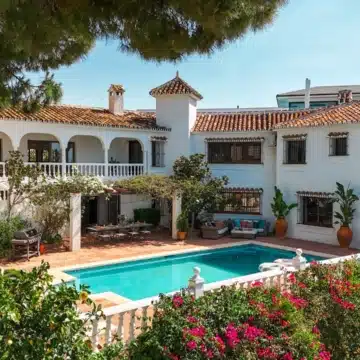 Unique villa with spectacular views over Fuengirola Bay and Mijas Costa Picture 5