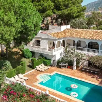 Unique villa with spectacular views over Fuengirola Bay and Mijas Costa Picture 16