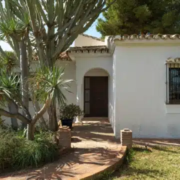 Unique villa with spectacular views over Fuengirola Bay and Mijas Costa Picture 27