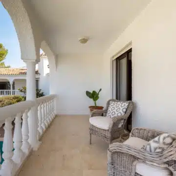 Unique villa with spectacular views over Fuengirola Bay and Mijas Costa Picture 32