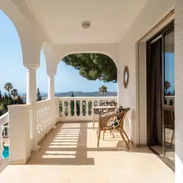 Unique villa with spectacular views over Fuengirola Bay and Mijas Costa Picture 3