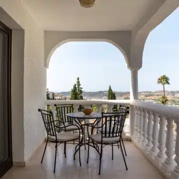 Unique villa with spectacular views over Fuengirola Bay and Mijas Costa Picture 40
