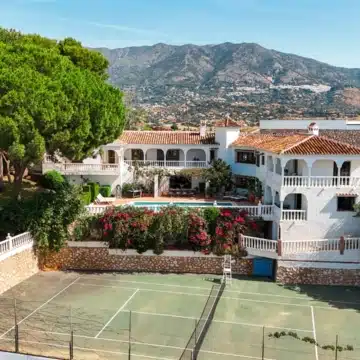 Unique villa with spectacular views over Fuengirola Bay and Mijas Costa Picture 46