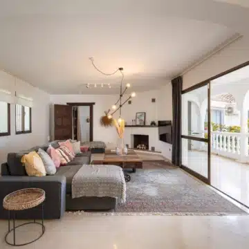 Unique villa with spectacular views over Fuengirola Bay and Mijas Costa Picture 0