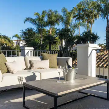 Six bedroom villa with all luxury amenities in Nueva Andalucía, Marbella Picture 10