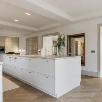 Six bedroom villa with all luxury amenities in Nueva Andalucía, Marbella Picture 18
