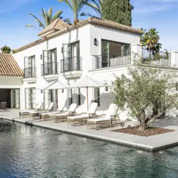 Six bedroom villa with all luxury amenities in Nueva Andalucía, Marbella Picture 11