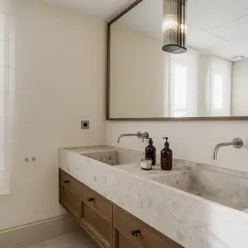 Six bedroom villa with all luxury amenities in Nueva Andalucía, Marbella Picture 32