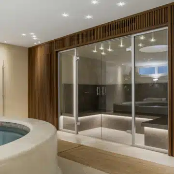 Six bedroom villa with all luxury amenities in Nueva Andalucía, Marbella Picture 40