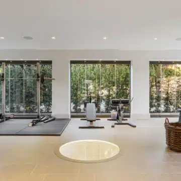 Six bedroom villa with all luxury amenities in Nueva Andalucía, Marbella Picture 12