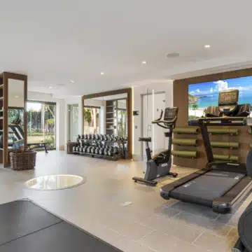 Six bedroom villa with all luxury amenities in Nueva Andalucía, Marbella Picture 42