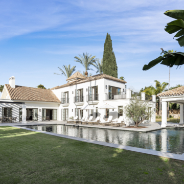 Six bedroom villa with all luxury amenities in Nueva Andalucía, Marbella Picture 49