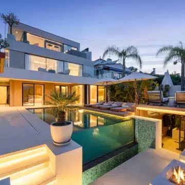 Luxury renovated five bedroom villa with panoramic sea and mountain views in Nueva Andalucía Picture 18