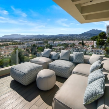 Contemporary villa with modern architecture and panoramic coastal views set in the elevated surroundings of Nueva Andalucía Picture 22