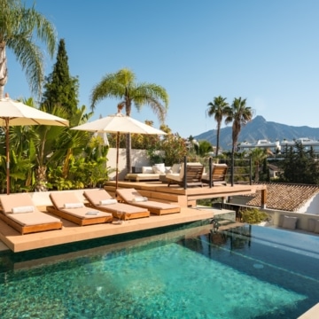 Luxury renovated five bedroom villa with panoramic sea and mountain views in Nueva Andalucía Picture 23