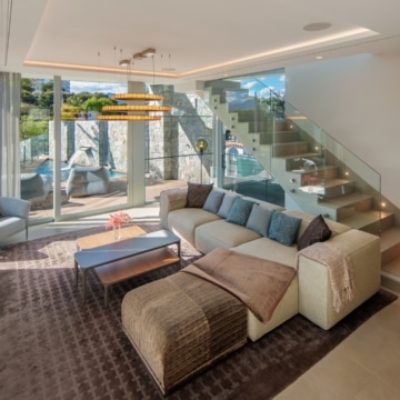 Contemporary villa with modern architecture and panoramic coastal views set in the elevated surroundings of Nueva Andalucía Picture 25
