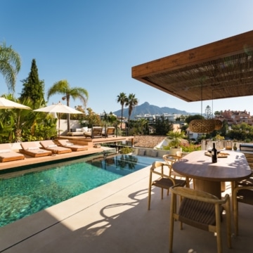 Luxury renovated five bedroom villa with panoramic sea and mountain views in Nueva Andalucía Picture 30