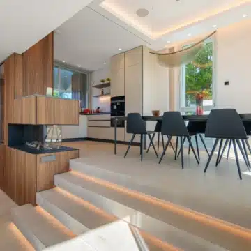 Contemporary villa with modern architecture and panoramic coastal views set in the elevated surroundings of Nueva Andalucía Picture 1