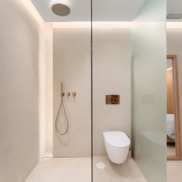 Luxury renovated five bedroom villa with panoramic sea and mountain views in Nueva Andalucía Picture 32