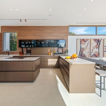 Stylish five bedroom villa with Panoramic Views in Nueva Andalucia, Marbella Picture 34