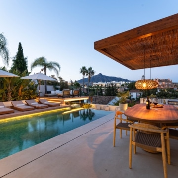 Luxury renovated five bedroom villa with panoramic sea and mountain views in Nueva Andalucía Picture 26
