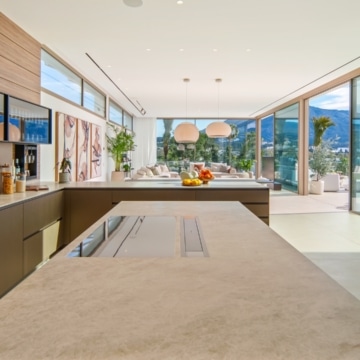 Stylish five bedroom villa with Panoramic Views in Nueva Andalucia, Marbella Picture 38