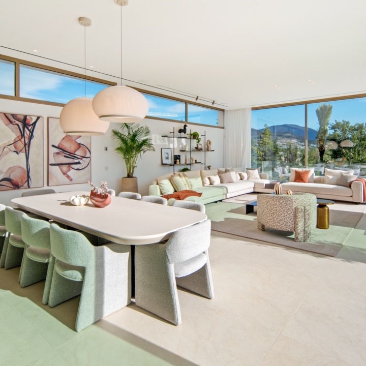 Stylish five bedroom villa with Panoramic Views in Nueva Andalucia, Marbella Picture