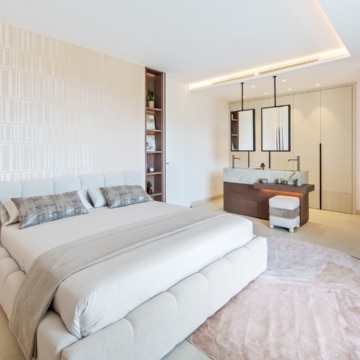 Stylish five bedroom villa with Panoramic Views in Nueva Andalucia, Marbella Picture 39