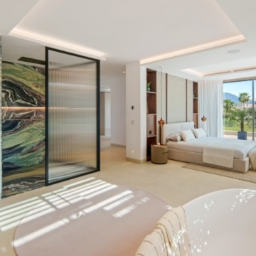 Stylish five bedroom villa with Panoramic Views in Nueva Andalucia, Marbella Picture 40