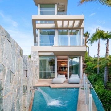 Contemporary villa with modern architecture and panoramic coastal views set in the elevated surroundings of Nueva Andalucía Picture 11