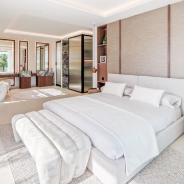 Stylish five bedroom villa with Panoramic Views in Nueva Andalucia, Marbella Picture 42