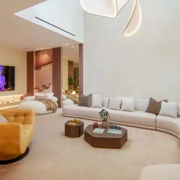 Stylish five bedroom villa with Panoramic Views in Nueva Andalucia, Marbella Picture 14