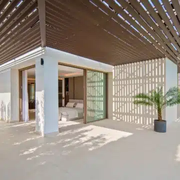 Stylish five bedroom villa with Panoramic Views in Nueva Andalucia, Marbella Picture 11