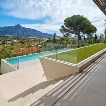 Stylish five bedroom villa with Panoramic Views in Nueva Andalucia, Marbella Picture 0