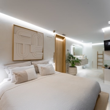 Luxury renovated five bedroom villa with panoramic sea and mountain views in Nueva Andalucía Picture 28
