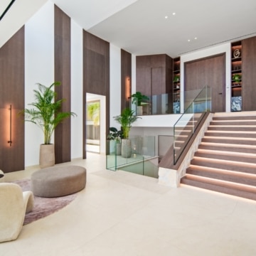 Stylish five bedroom villa with Panoramic Views in Nueva Andalucia, Marbella Picture 47